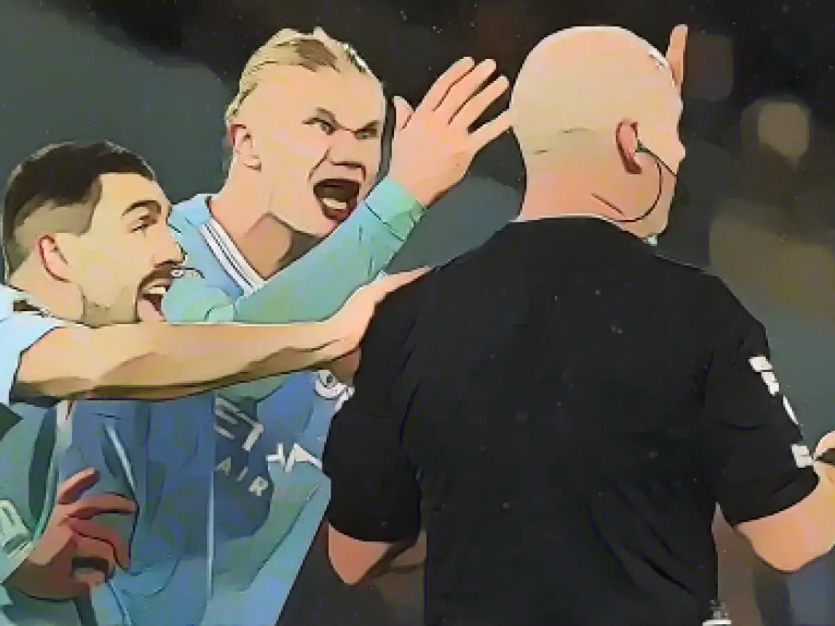 Erling Haaland freaks out after bizarre referee decision