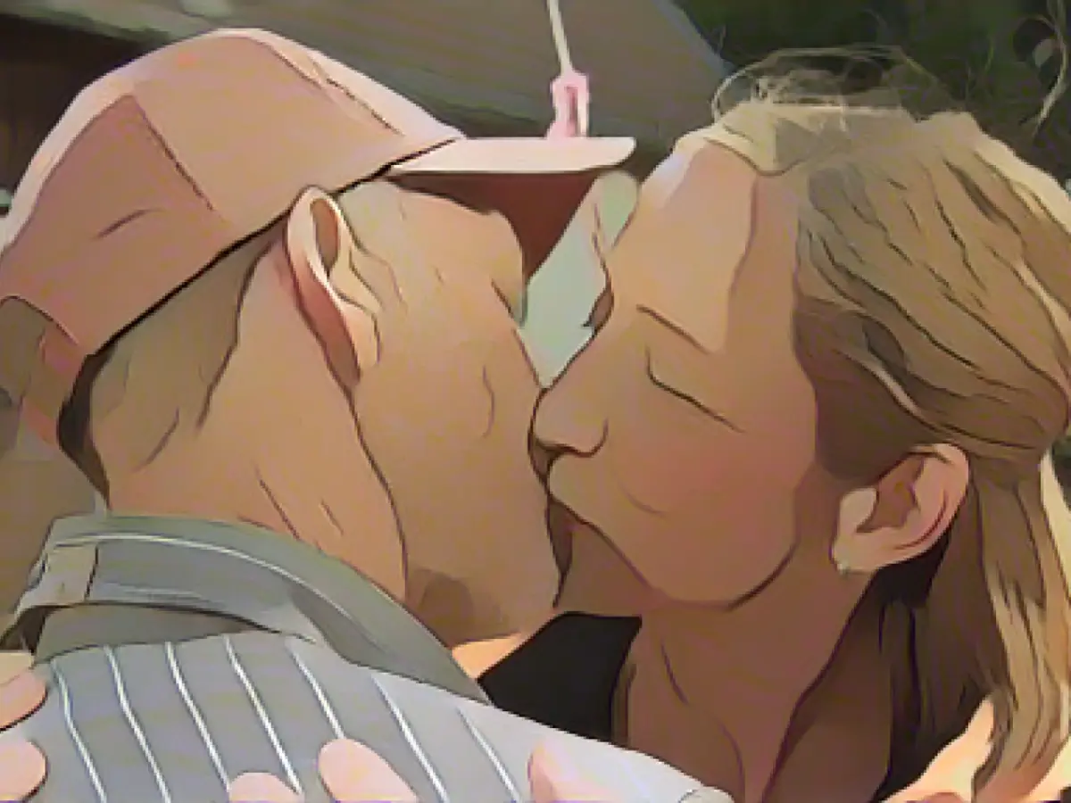 First couple "fuses" during a kiss