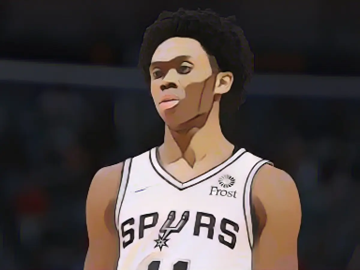 Sports psychologist files civil lawsuit alleging former San Antonio Spurs player exposed himself during therapy