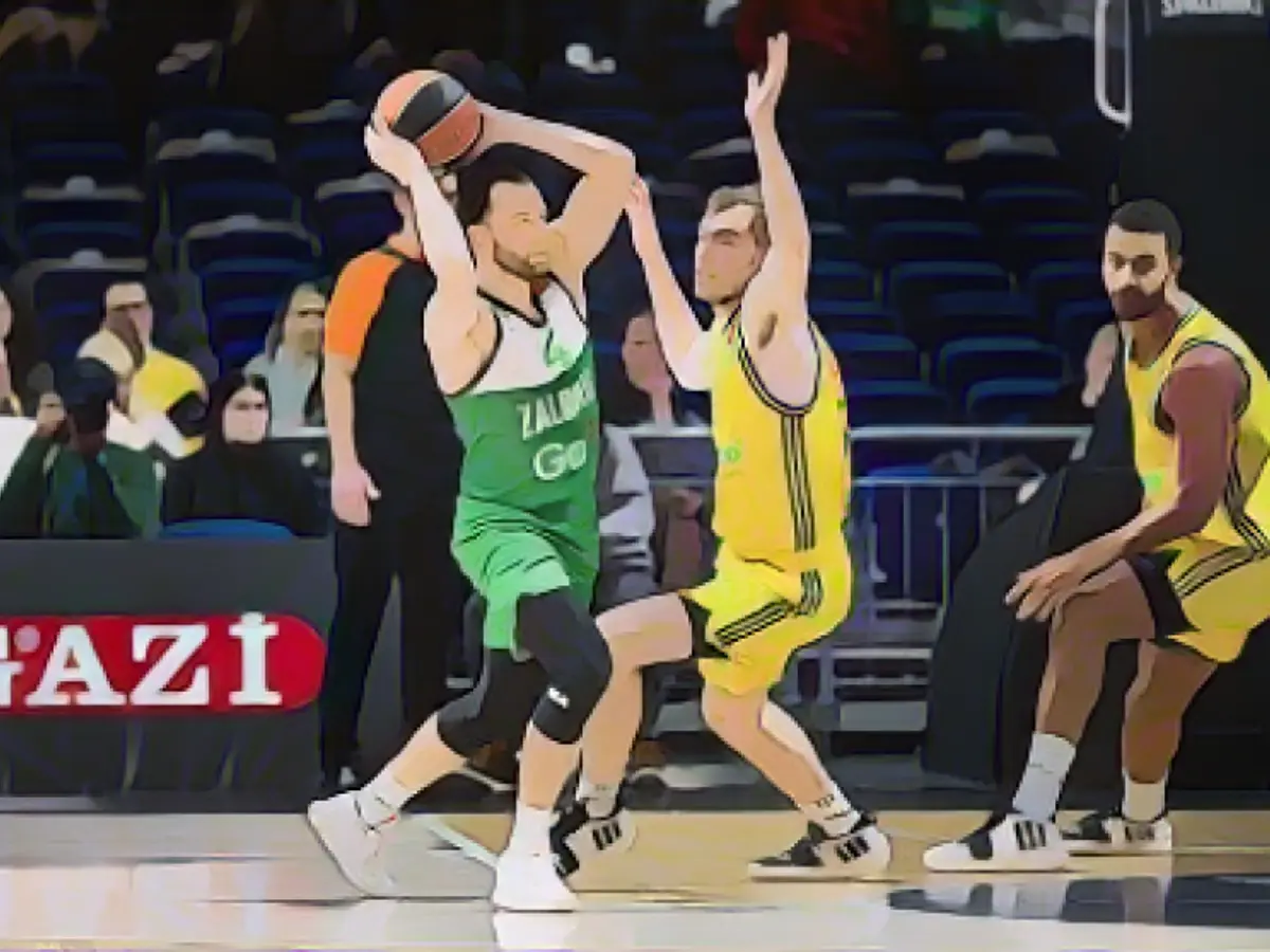 "Awful!" TV commentator dismantles basketball referees