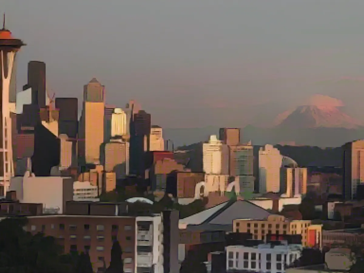 Amtrak temporarily halts service between Seattle and Portland after landslide