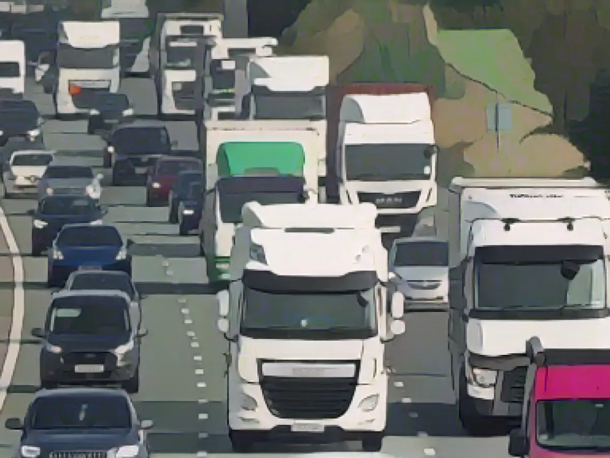 UK offers temporary visas to more than 10,000 foreign workers in response to supply chain crisis