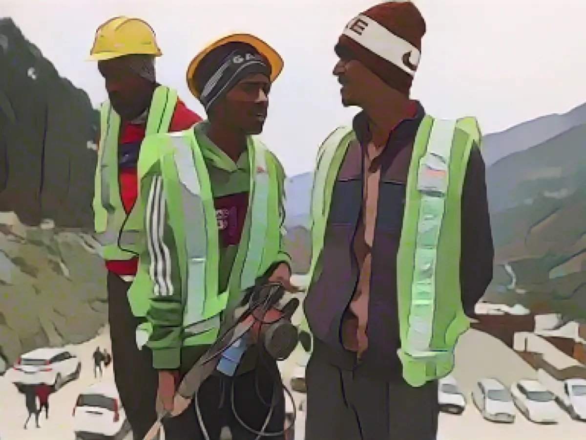 'No one will remember us': India's heroic 'rat hole miners' help rescue 41 men from Himalayan tunnel