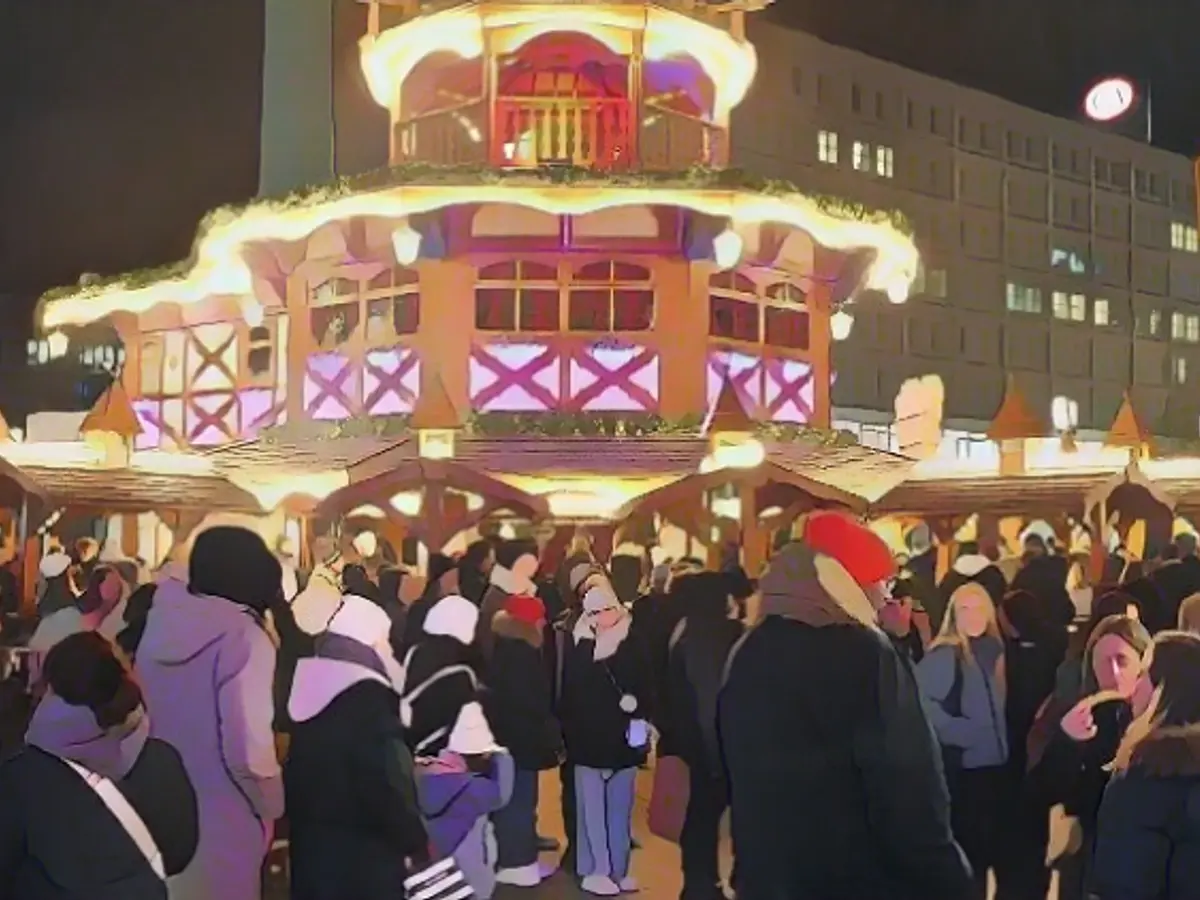 Berlin Christmas market evacuated due to fire