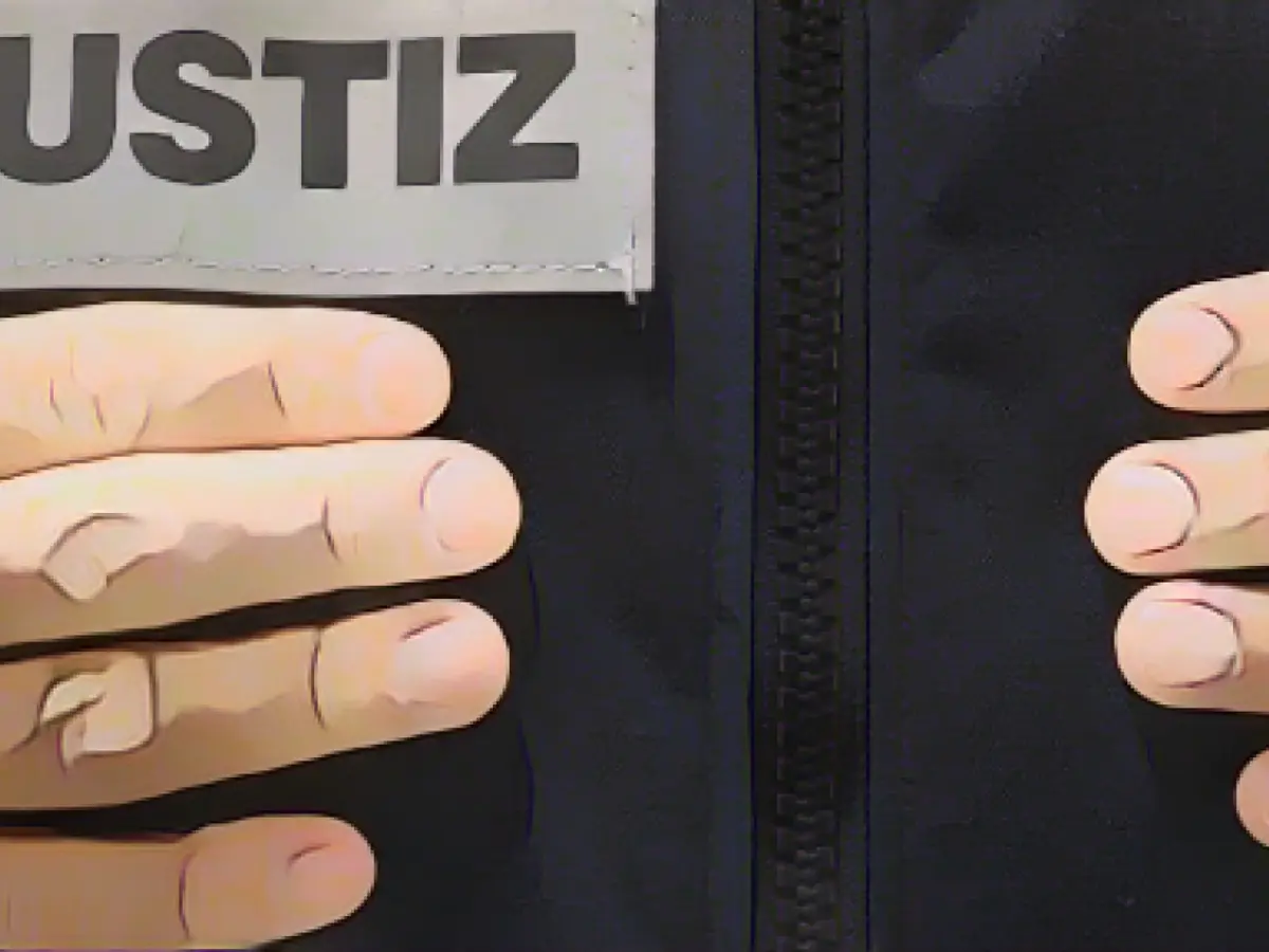 Fake police officers scam hundreds of thousands of euros: Imprisonment