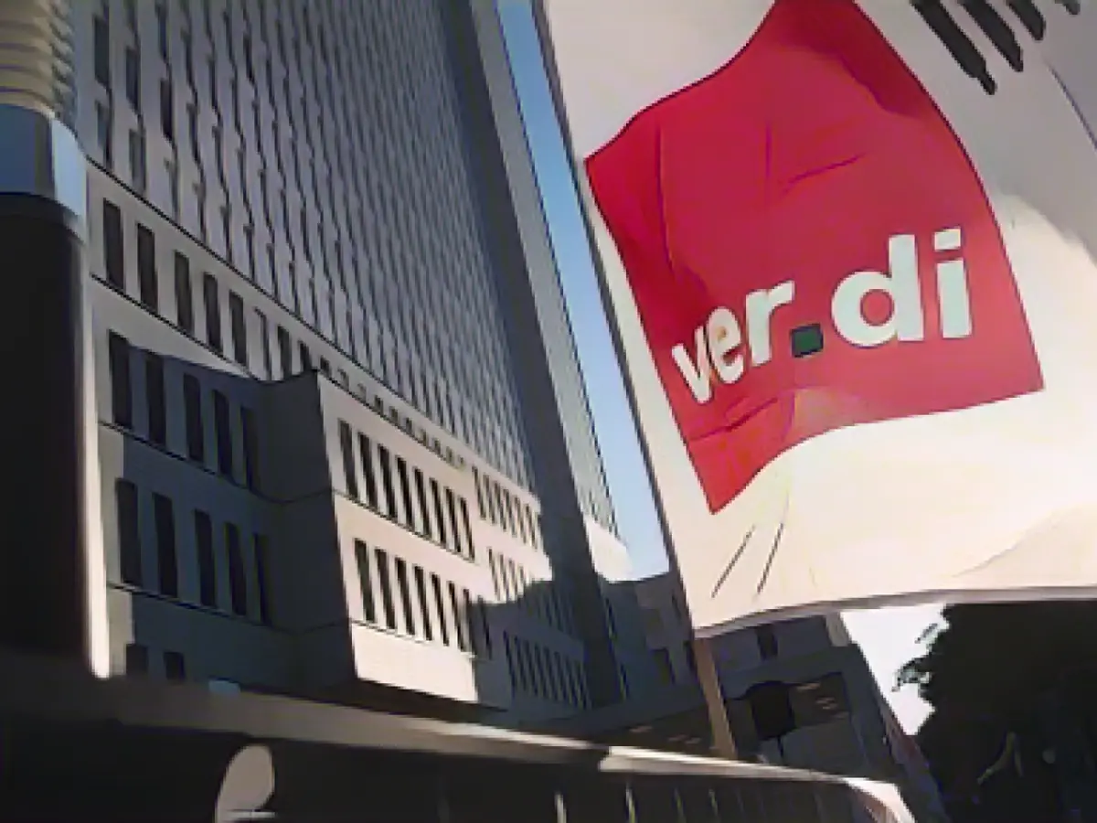 Verdi fights for new collective wage agreement for public transport staff