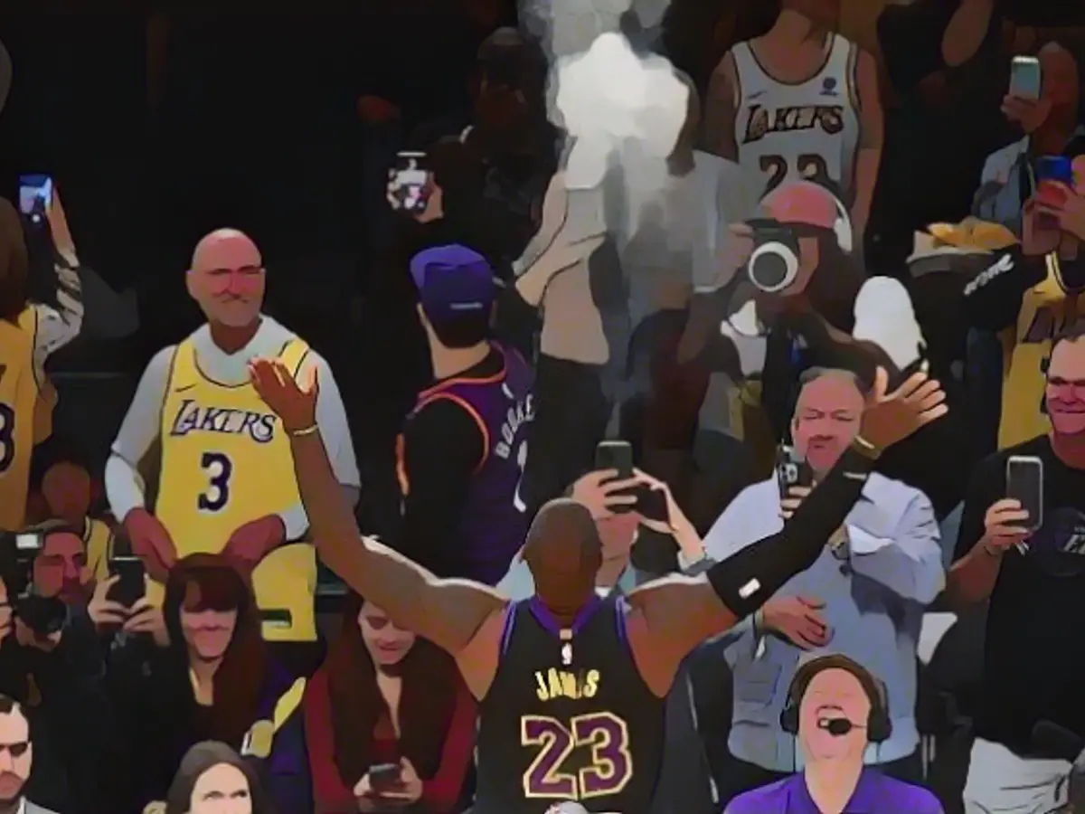 LeBron James reaches for 500,000 dollar Christmas bonus