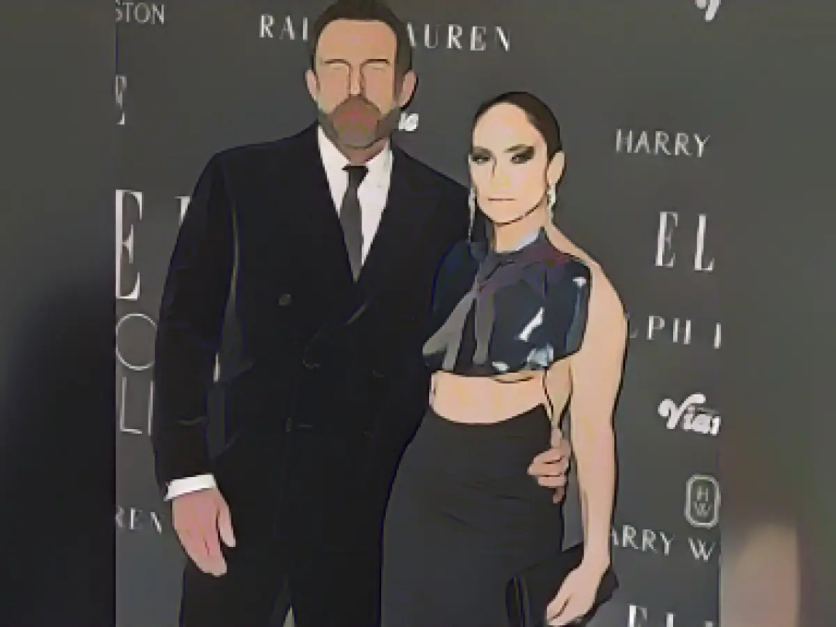 Her underboob look attracts everyone's attention