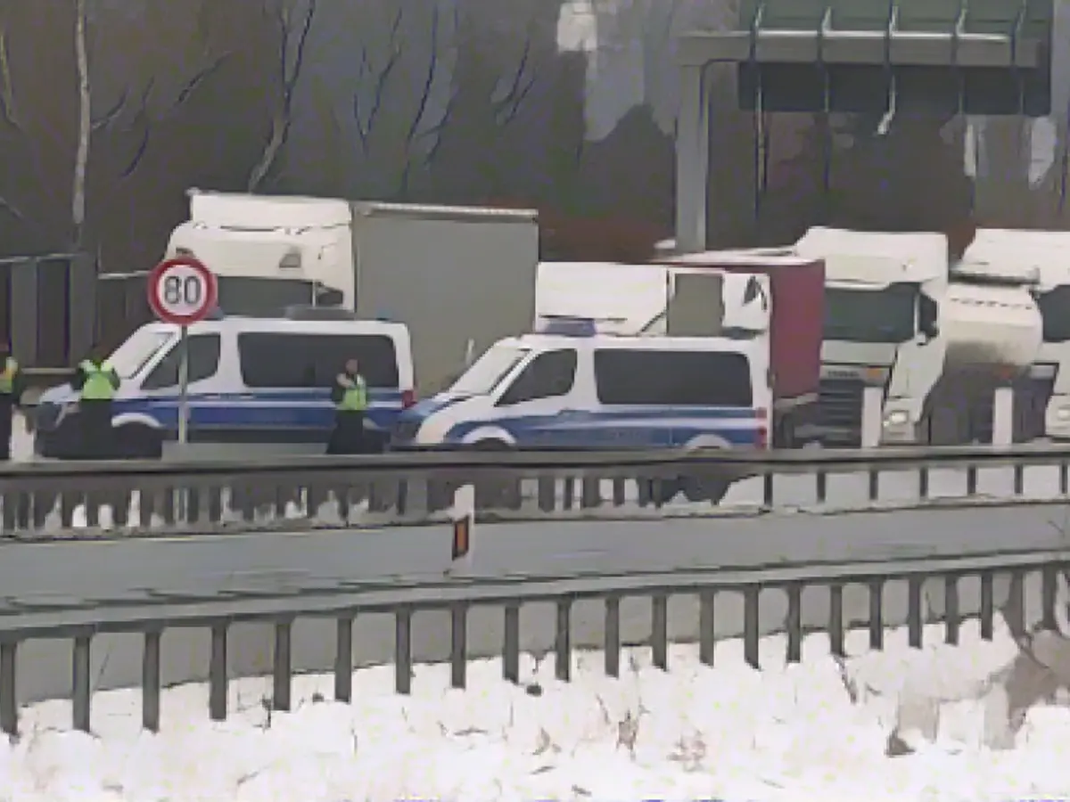 Russian (43) stopped with dummy bomb