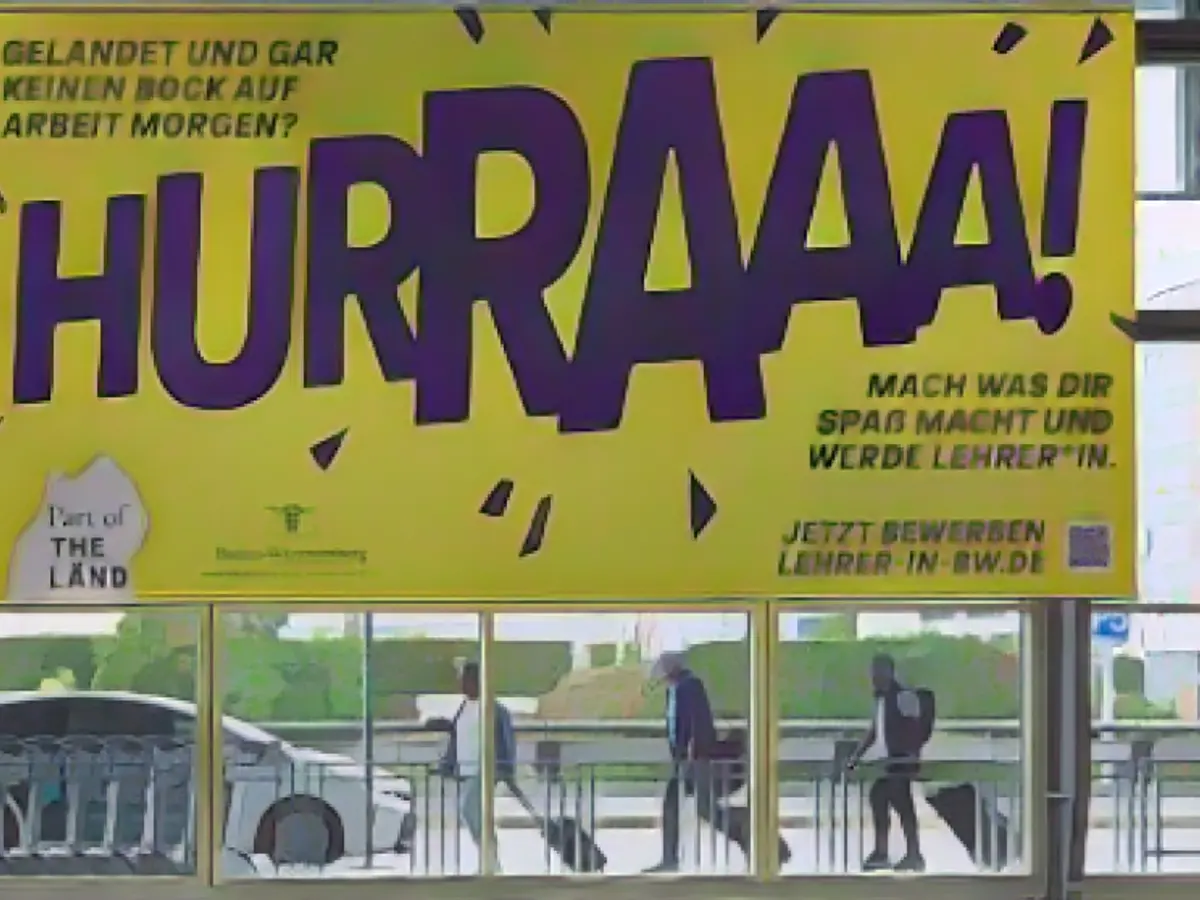 "Expensive teacher campaign was a flop"