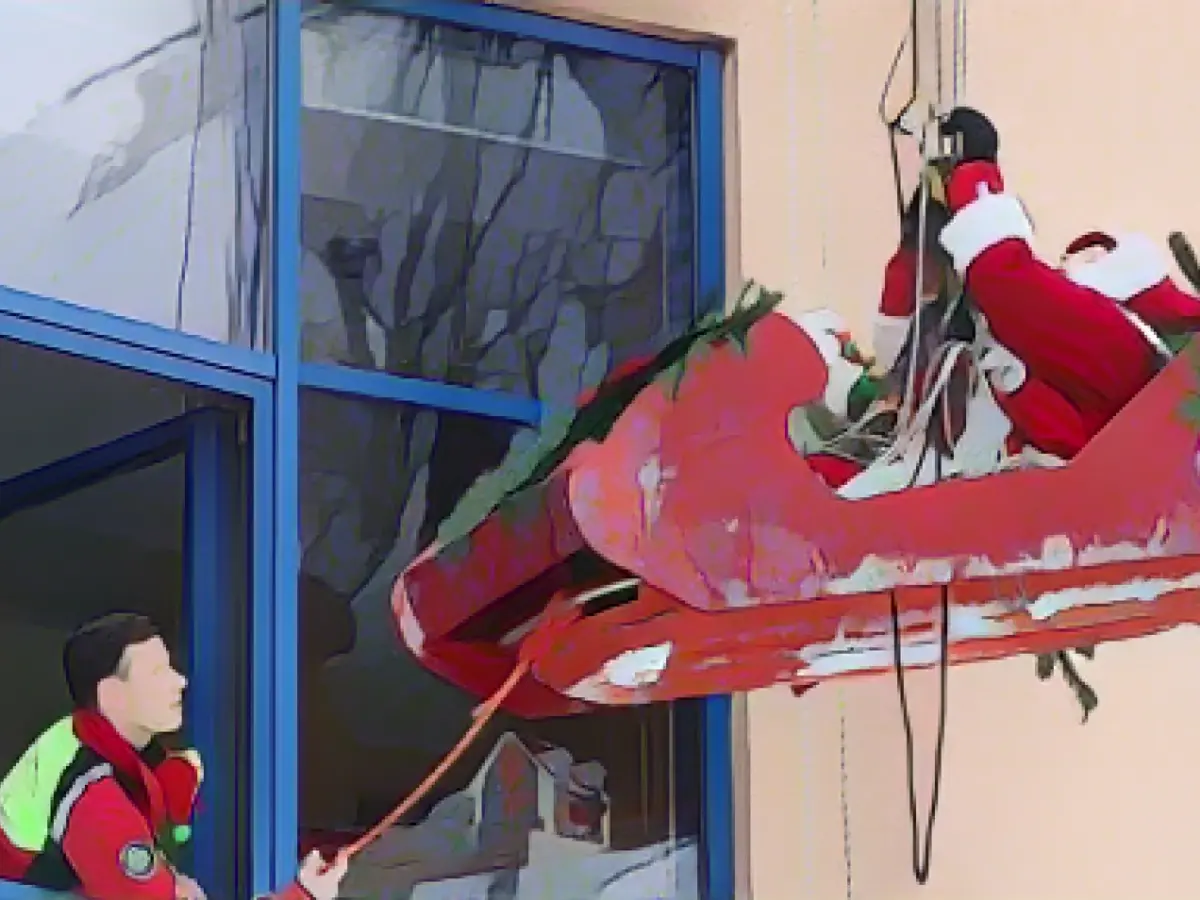 Fire department height rescuers surprise children's UKE patients