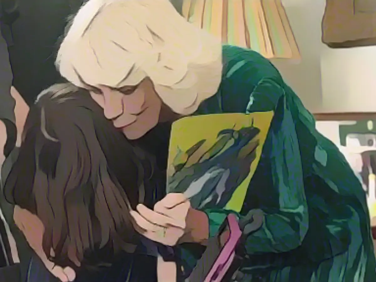 Royal decorates Christmas tree with children