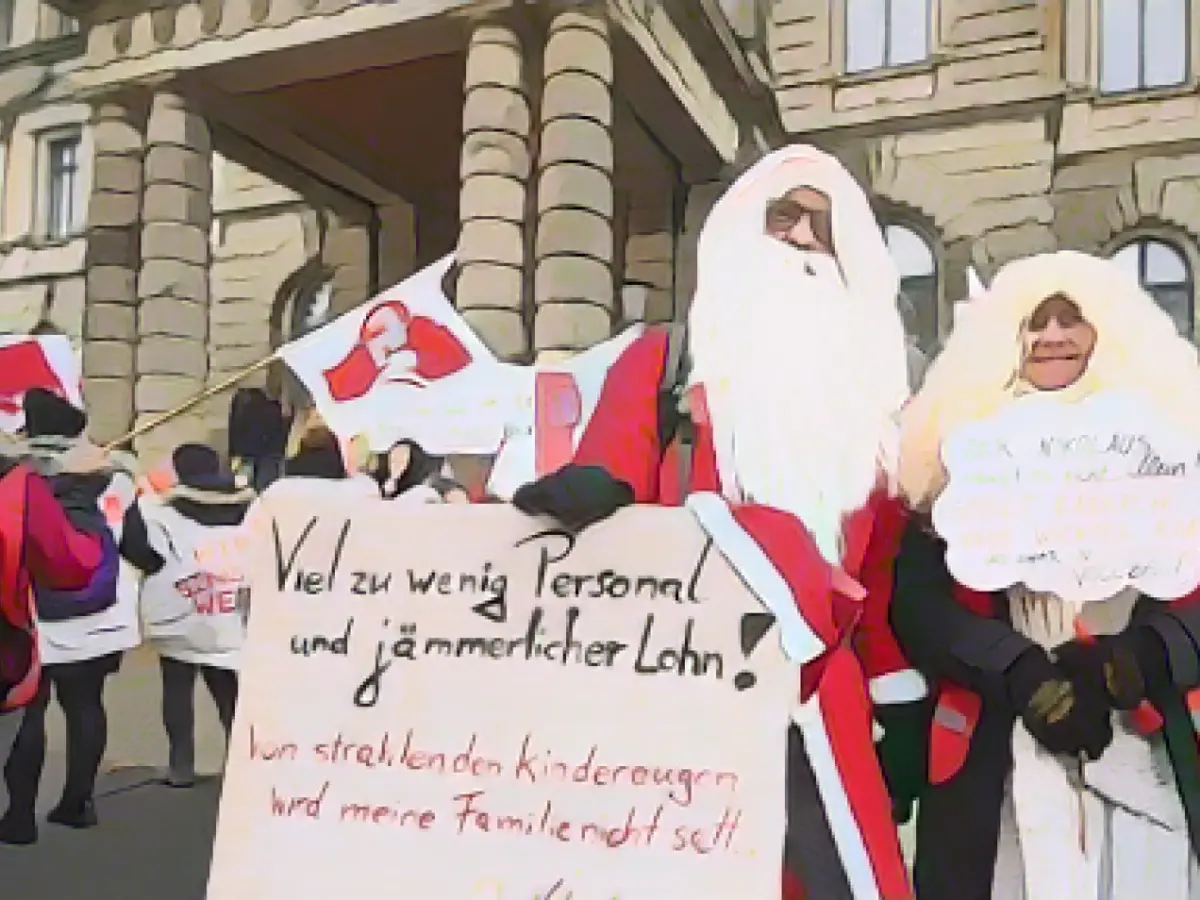 State collective bargaining dispute: thousands in Hanover and Bremen