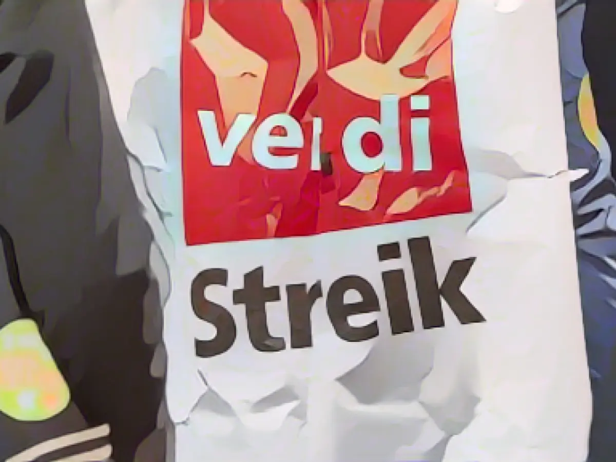 Around 3200 employees on strike in Schleswig-Holstein