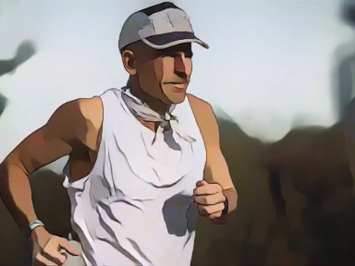 Harvey Lewis ran 450 miles on little sleep over four and a half days to set backyard ultramarathon record