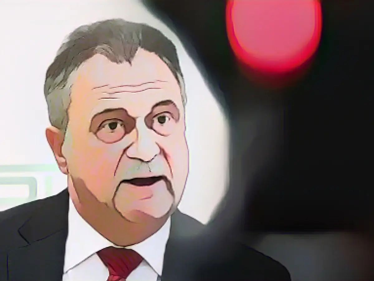 The lame duck: Who is GDL boss Claus Weselsky?