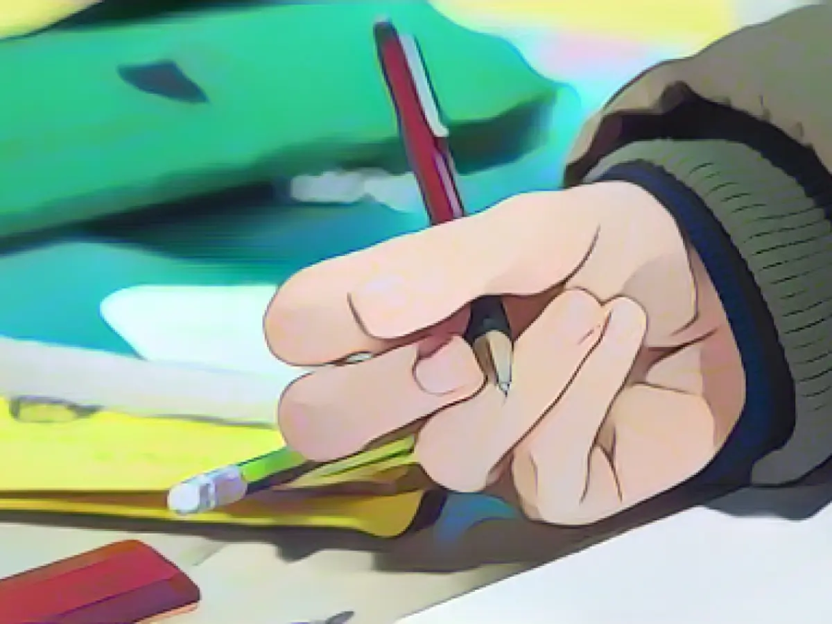 Holter calls for education to be included in the Basic Law