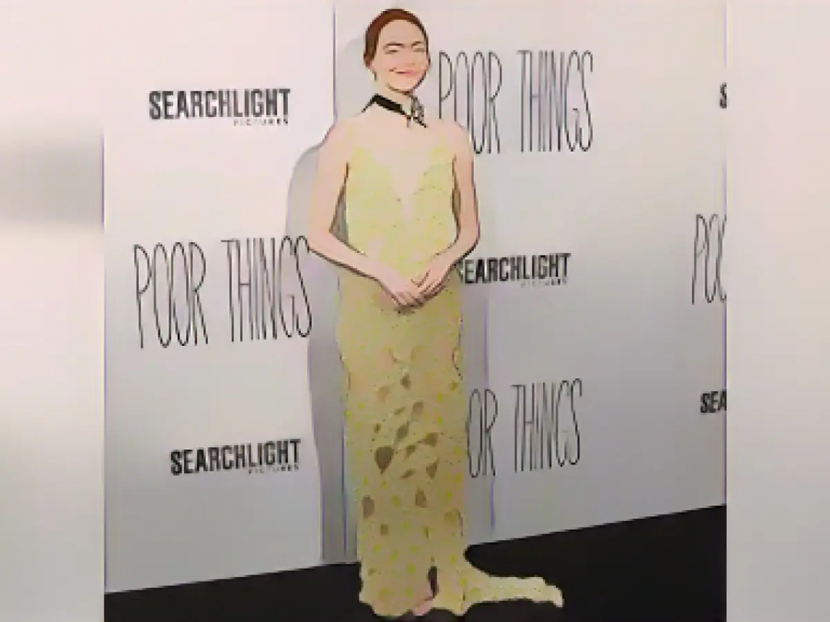 She attracts attention at the movie premiere