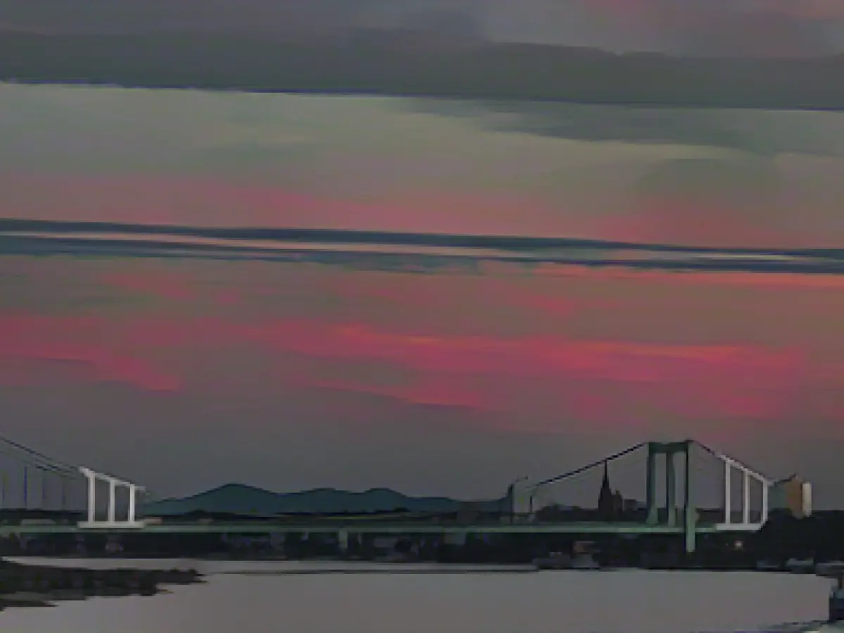 Rhine ship runs aground near Bacharach