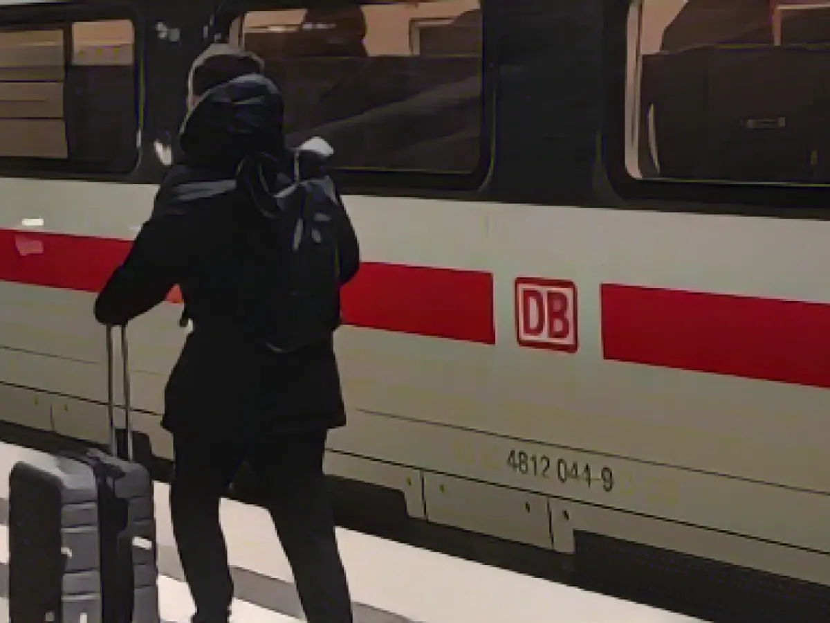 Railroad warning strike hits commuters and travelers in Hesse