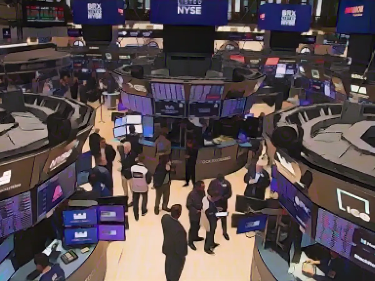 Private investors await stock market rebound