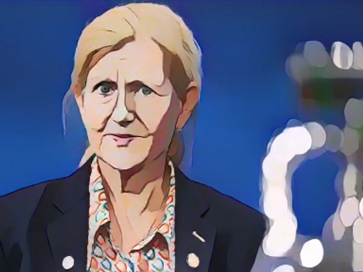 Caresses and an energetic kiss: England's head of the association Hewitt with new accusations against Rubiales