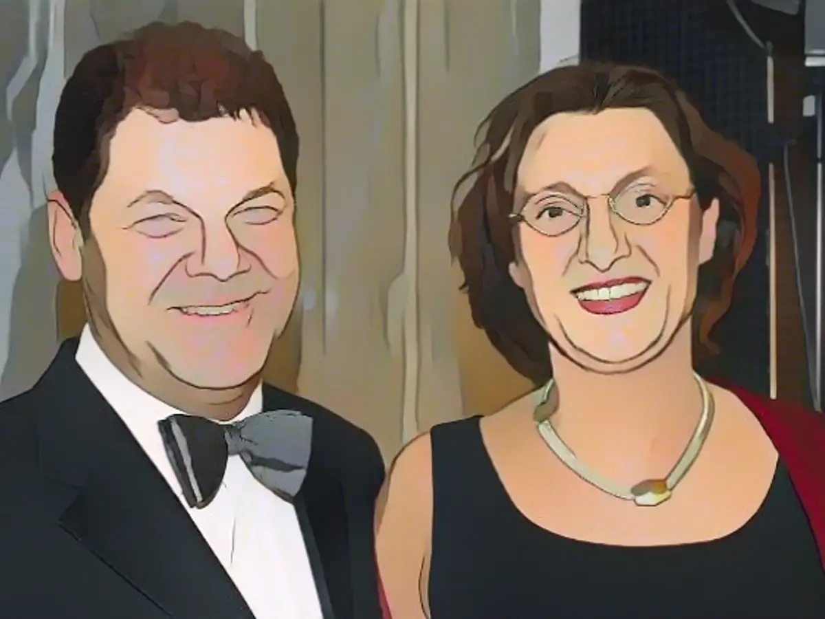 Olaf Scholz and his wife celebrate their silver wedding anniversary