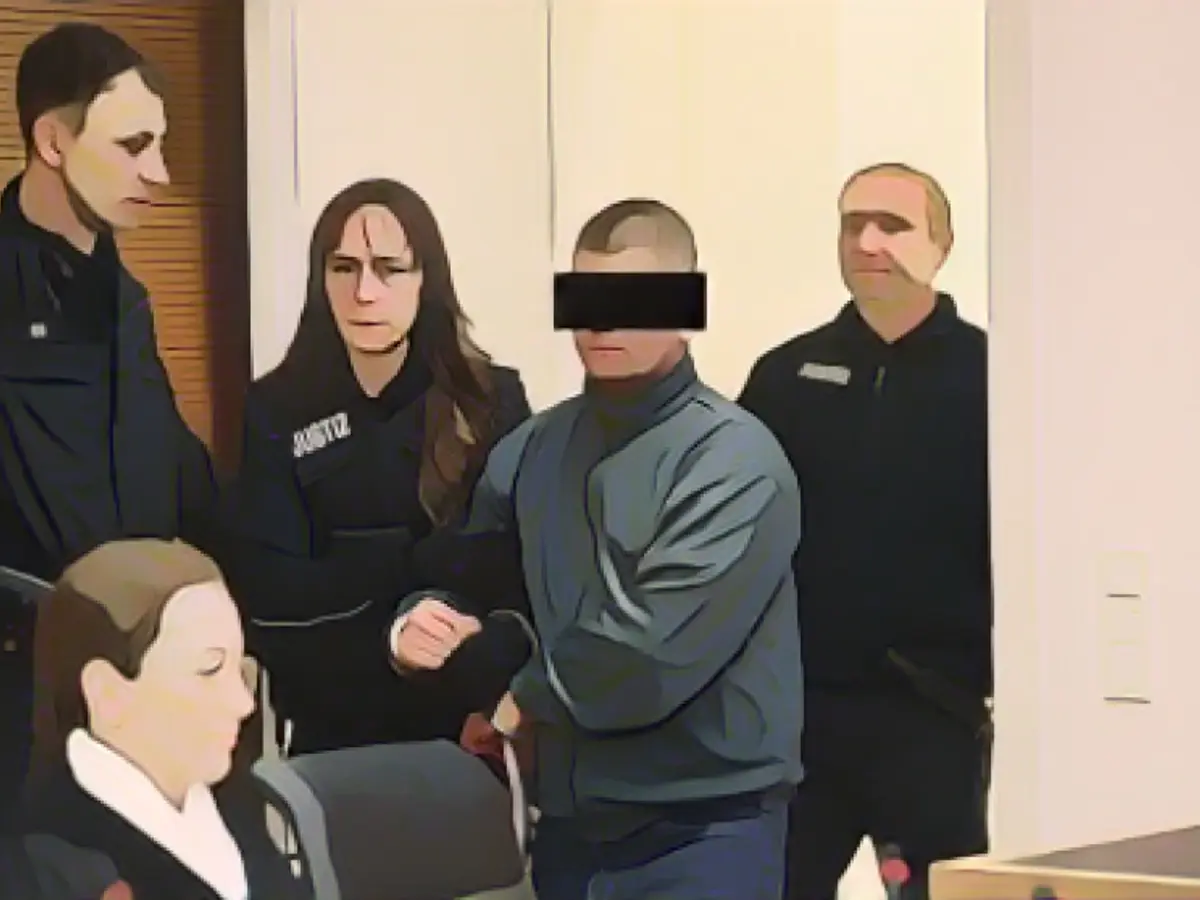 People smugglers work with Maserati trick