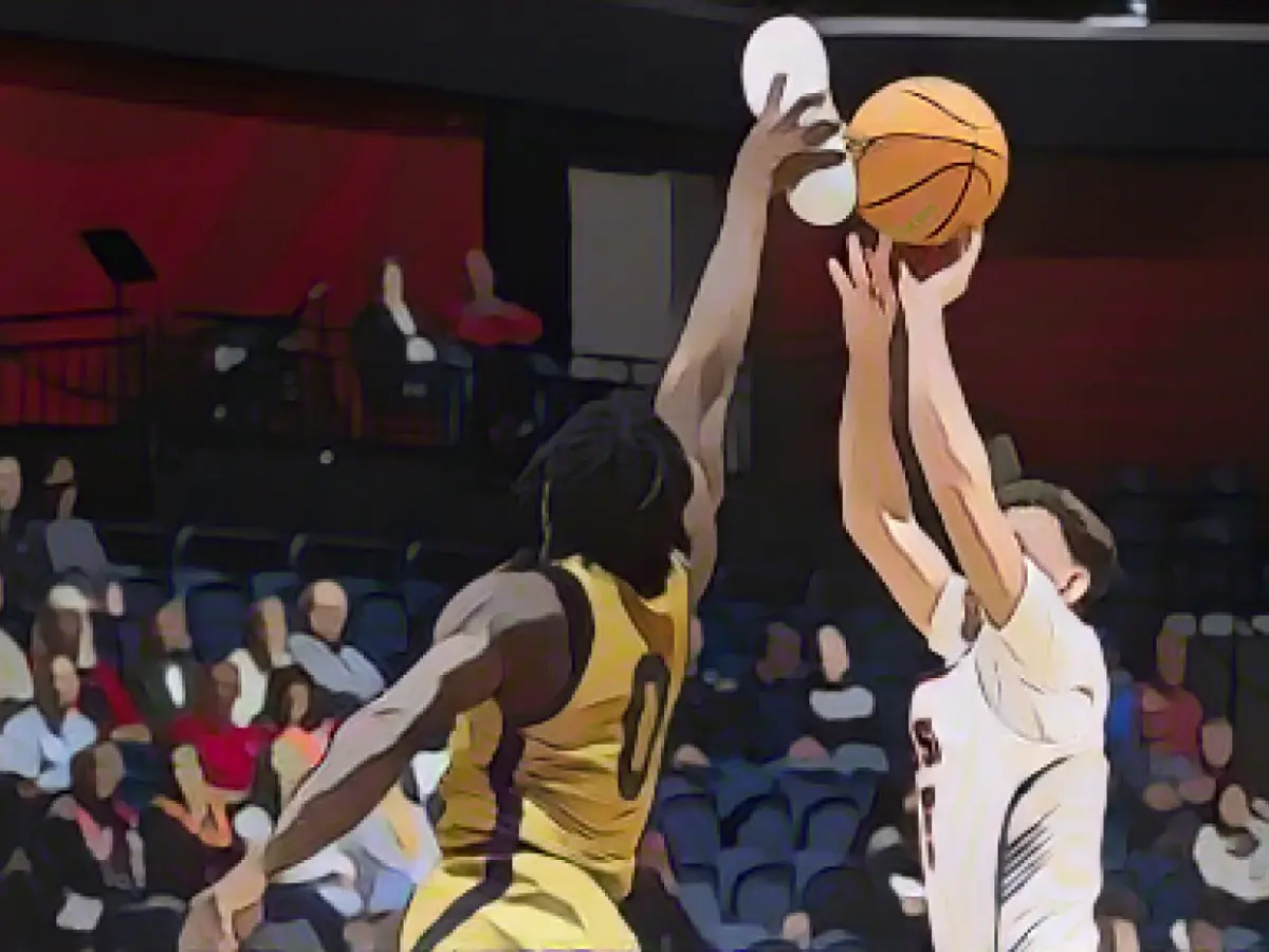 College basketball player blocks shots in unorthodox way - with his shoes
