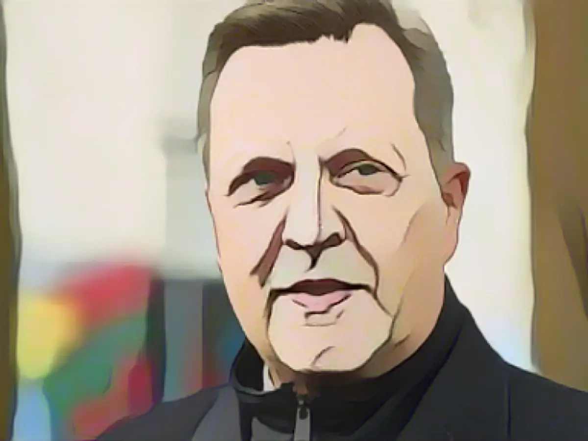 Did the mayor warn his pedophile deputy?