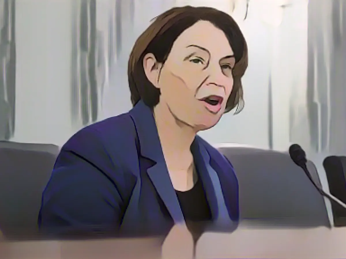 CNN premiere: Klobuchar questions pharmaceutical companies behind 10-fold increase in price of lead poisoning antidote