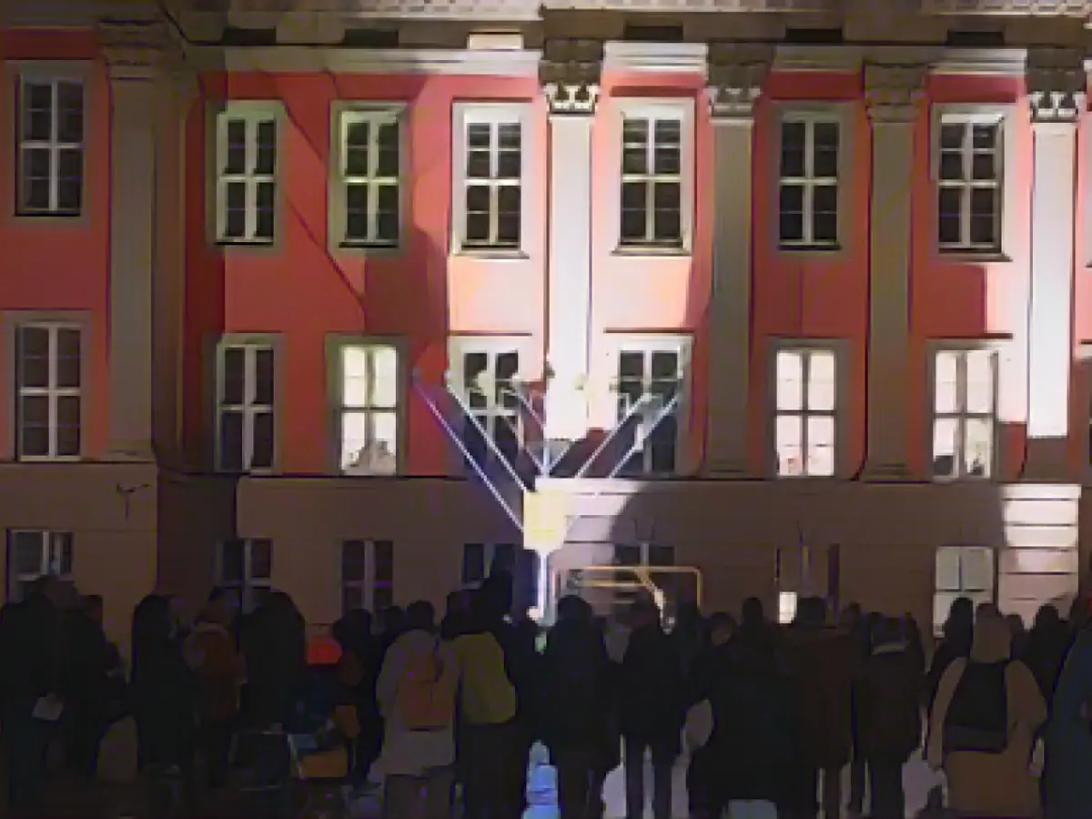 President of the State Parliament lights the Hanukkah candle