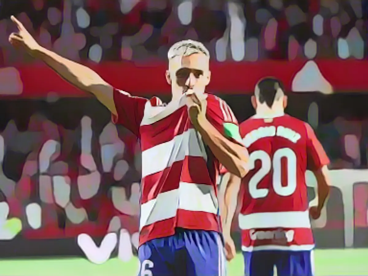 "A street soccer player reminiscent of Maradona!"