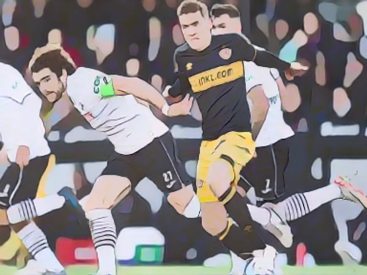 Hauptmann wants to force happiness