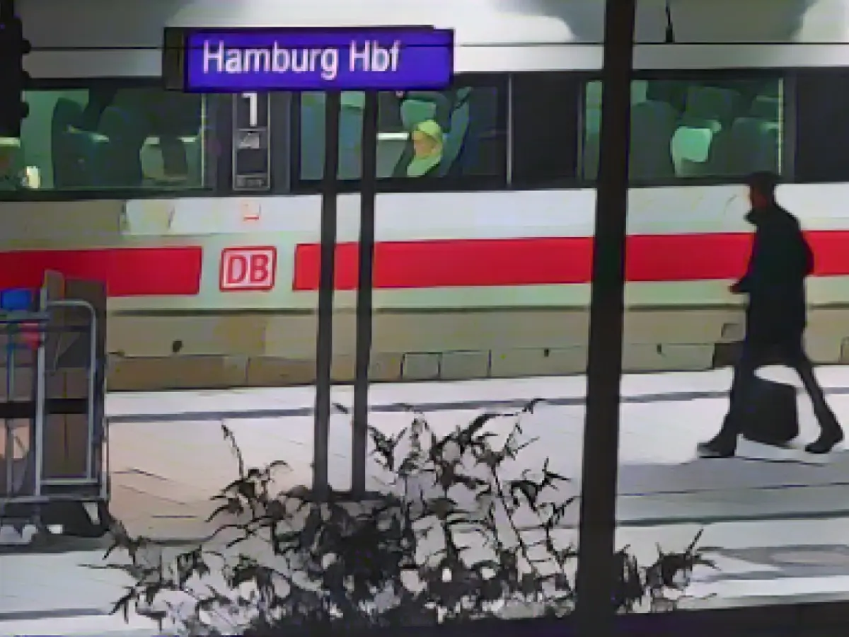 Warning strike largely paralyzes rail traffic