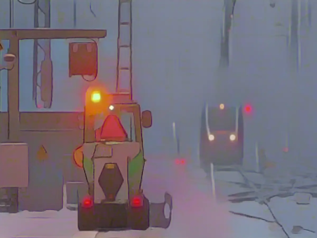 Few accidents in icy conditions - no impact from strike