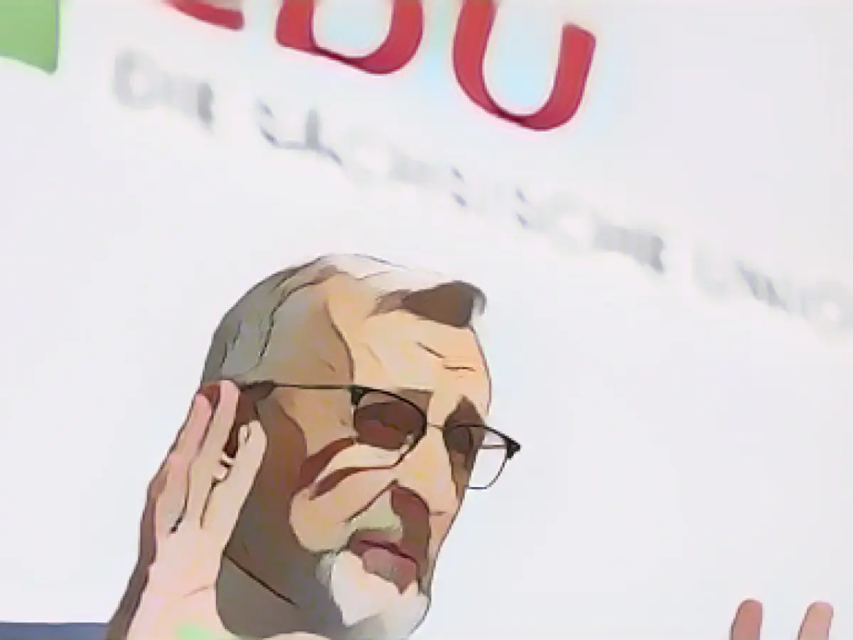 Schuster defends decision to categorize the AfD