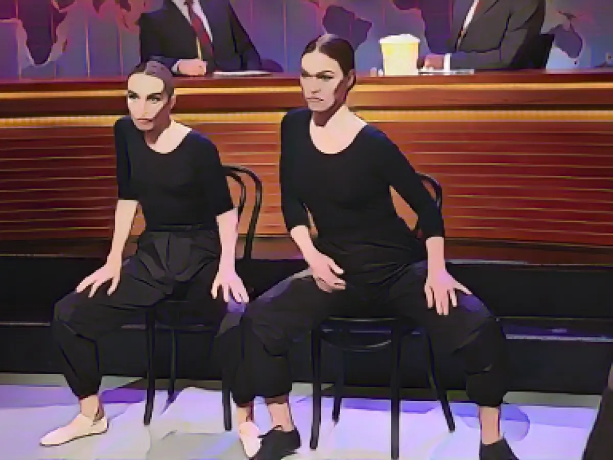 Julia Stiles performs iconic 'Save the Last Dance' move in surprise guest appearance on 'Saturday Night Live'