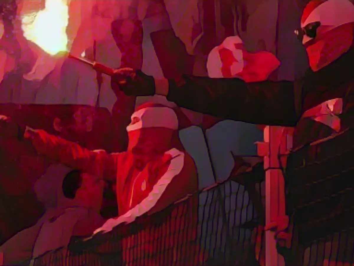 Pyro penalty: Bayern appeals to fans ahead of Manchester game