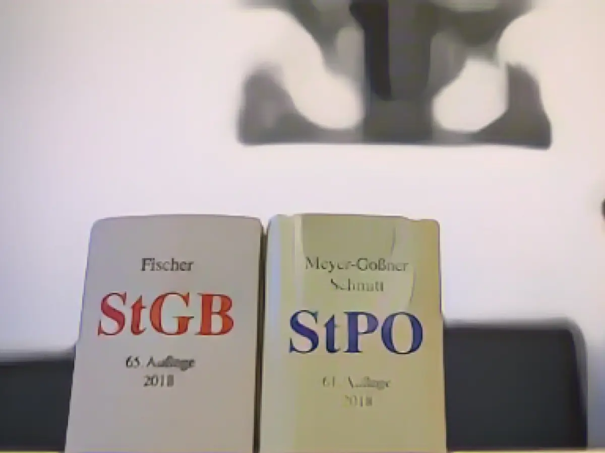 Knife attack on schoolgirls: Trial against 39-year-old