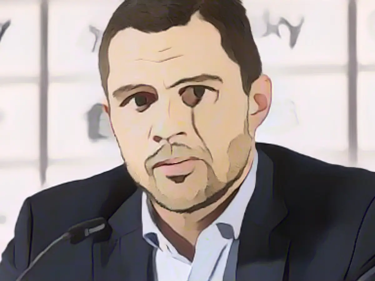 After club vote: DFL intensifies search for investors