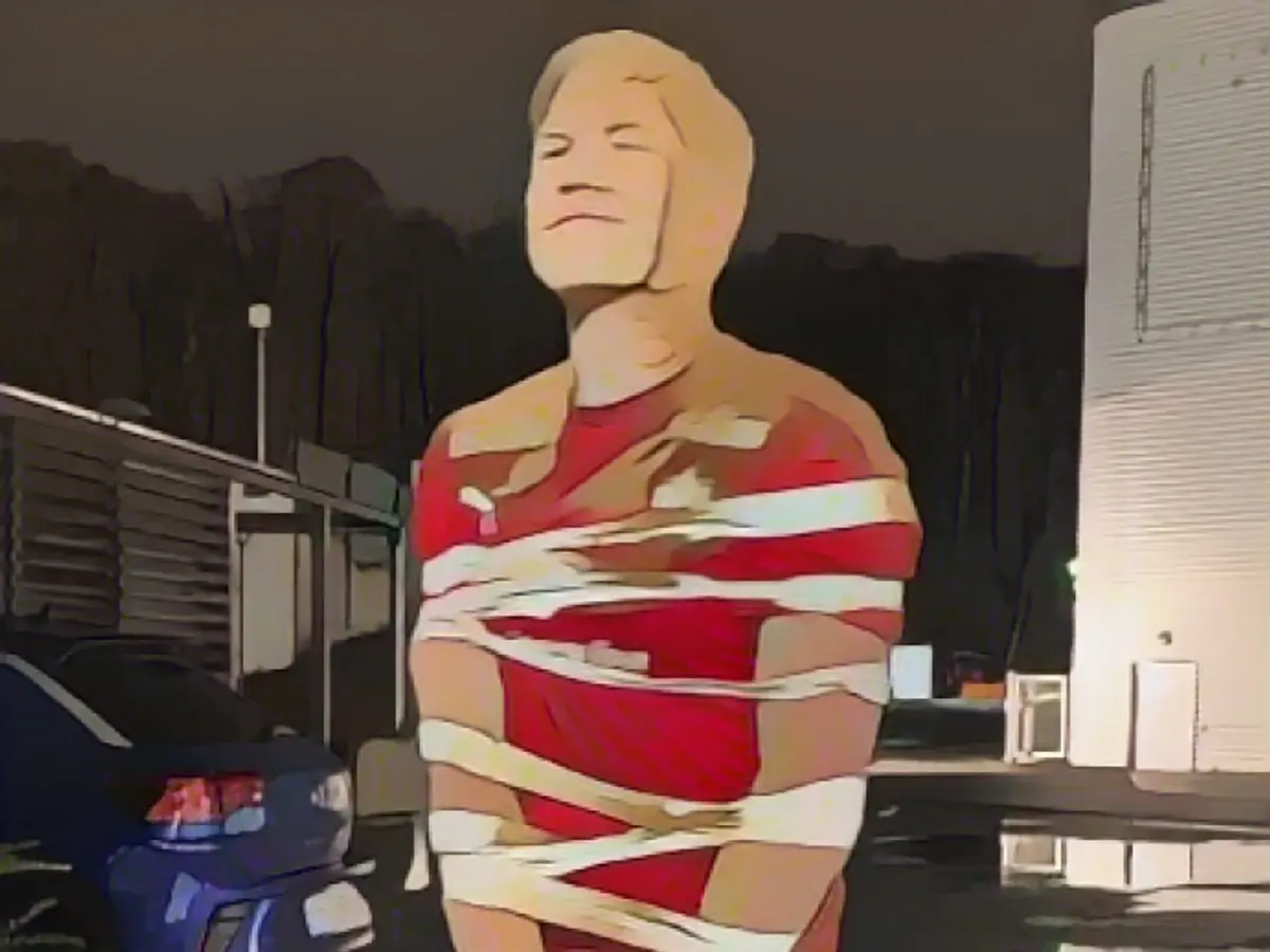 Handball star showered with cinnamon