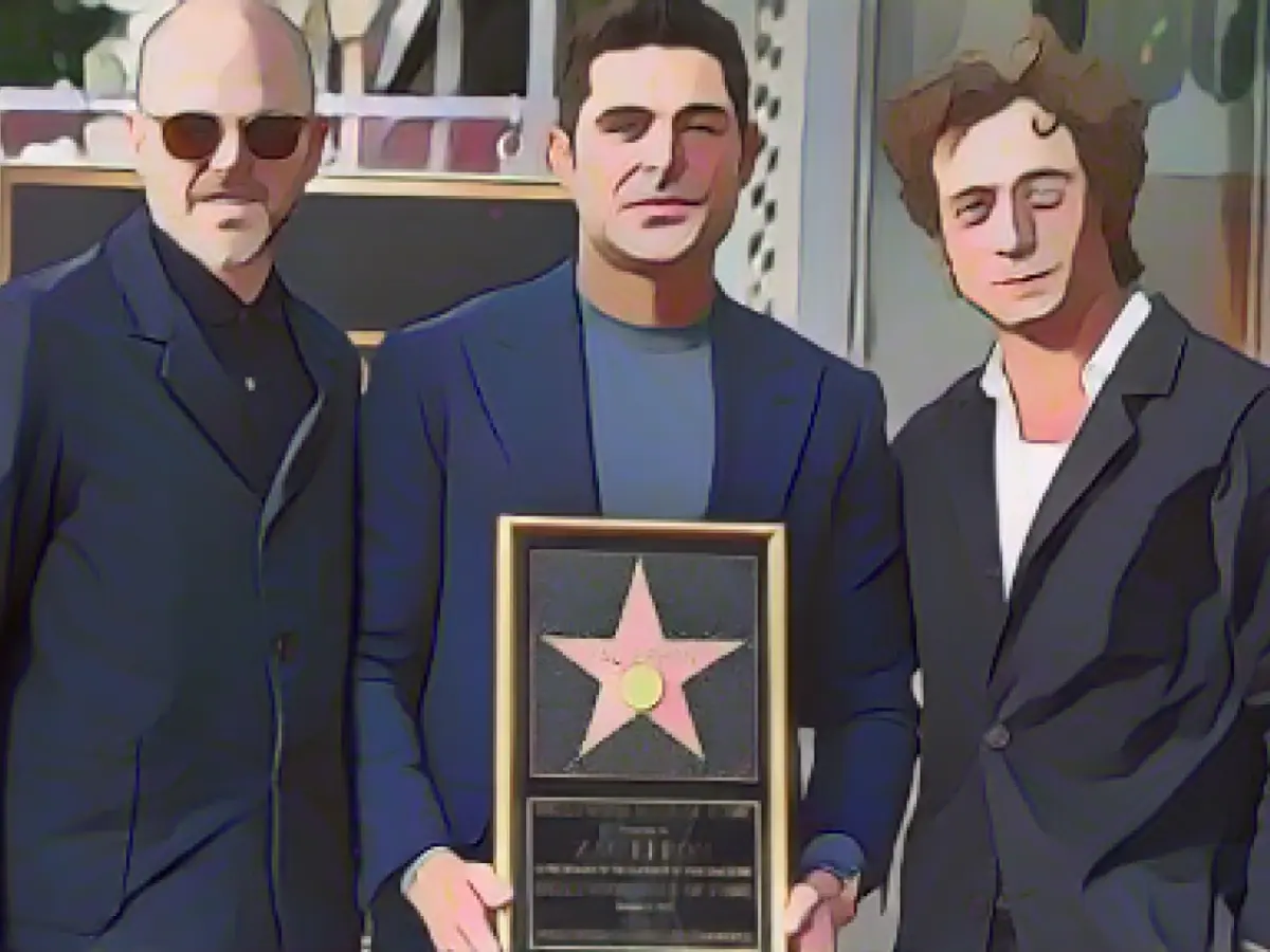 Zac Efron unveils Hollywood star and pays tribute to Matthew Perry