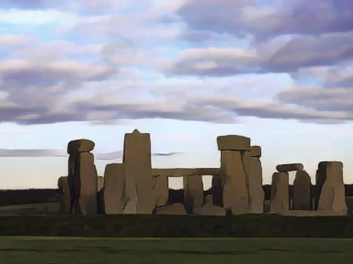 Battle for Stonehenge - trial against car tunnel near the cult site begins