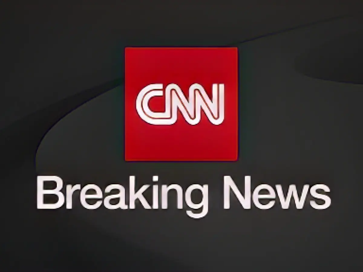 Top Senate Democrats ask airlines to carry EpiPens on flights