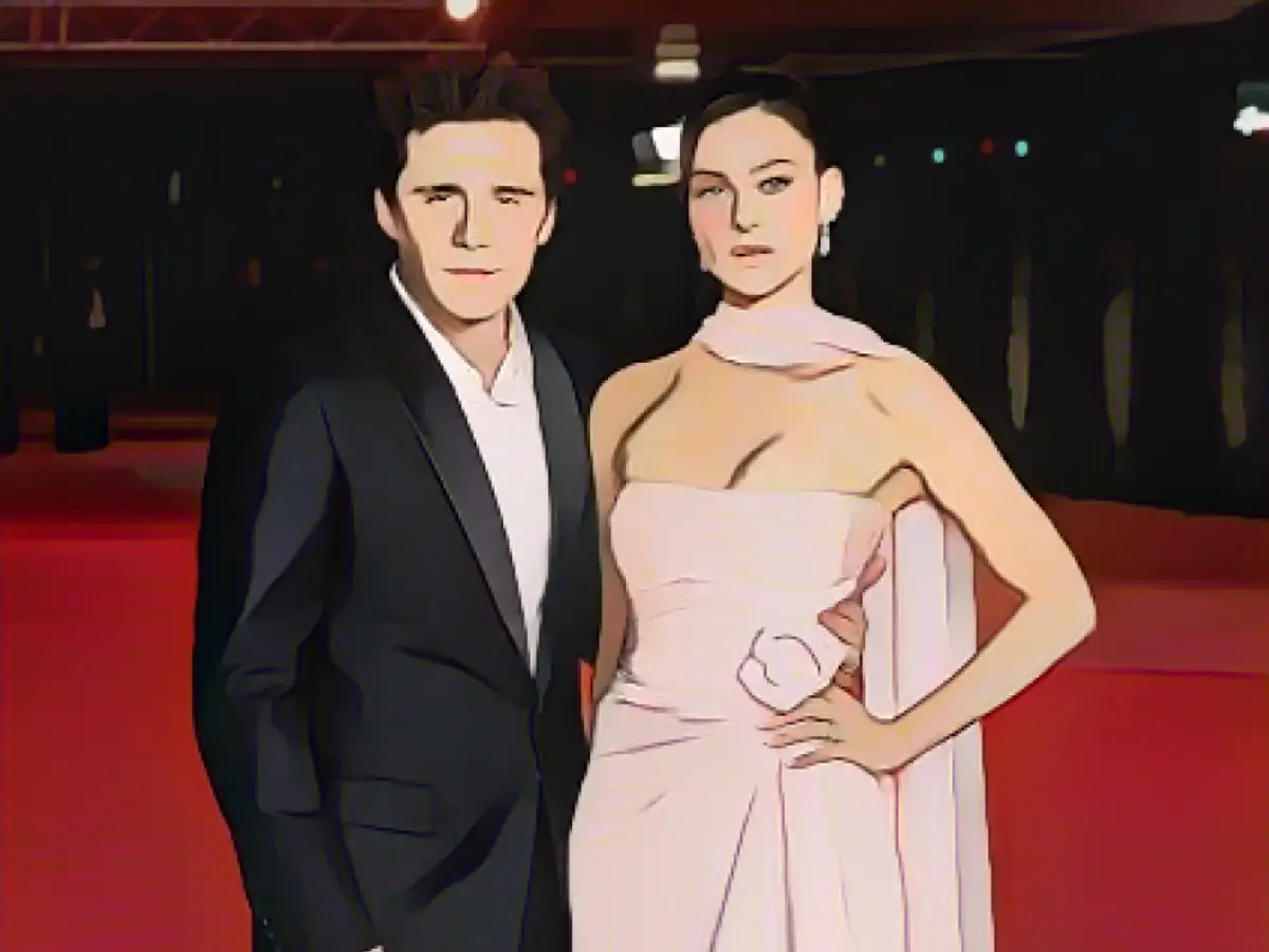 Beckham bride had "group chat from hell"