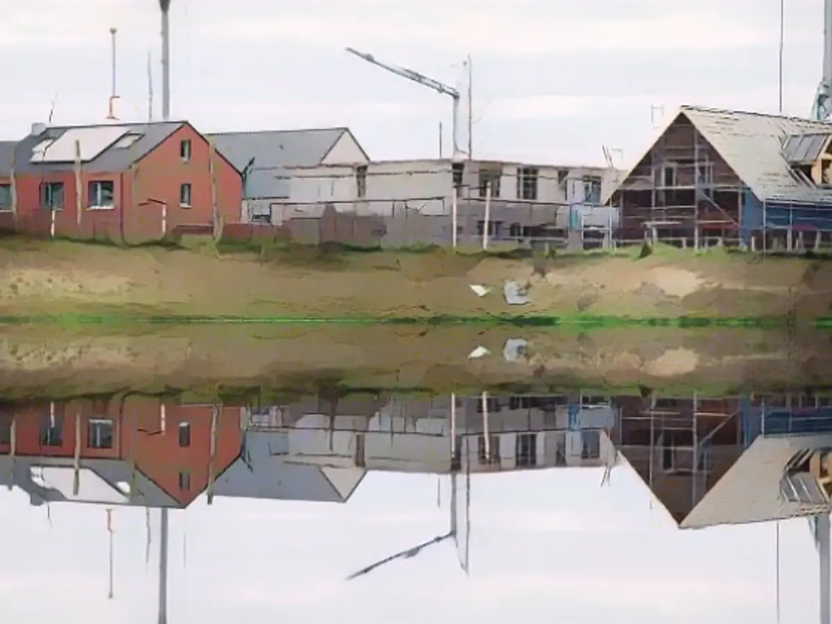 Building and converting in times of climate change and extreme weather