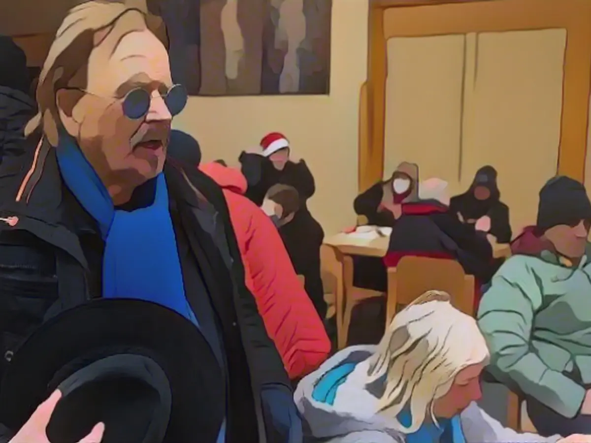 Frank Zander in hospital due to weakness