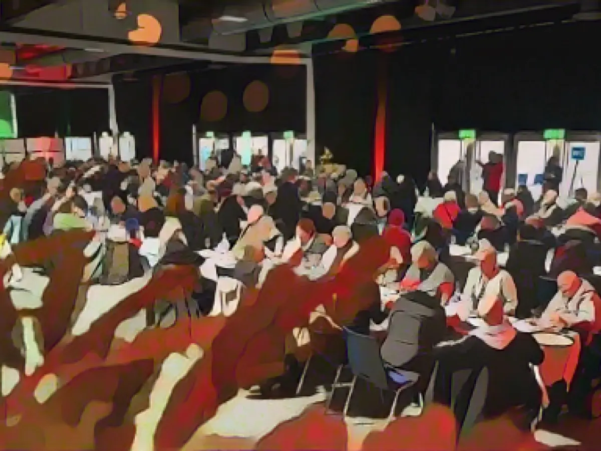 Hundreds of people in need take part in a feast in Bremen