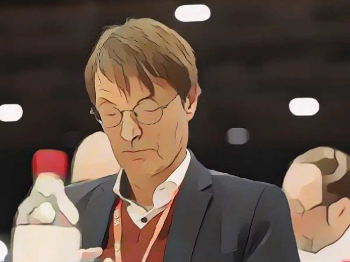 Head of statutory health insurance physicians criticizes Lauterbach's corona warning